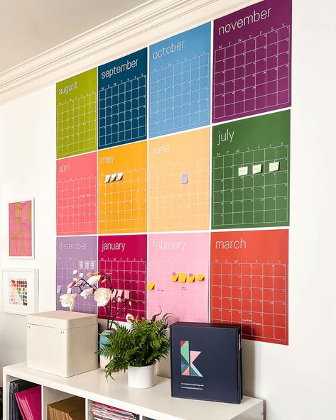 Find the perfect family wall calendar to keep your household running smoothly. These are the best family wall calendar ideas no matter your style or space! Busy Family Organization, Painting Ikea Furniture, Large Wall Calendar, Family Command Center, Idee Cricut, Deco Studio, Family Calendar, Calendar Ideas, Command Center