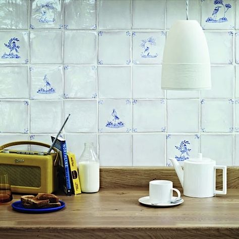 5 Favorites: Classic Delft Tiles in Modern Settings Blue And White Tiles, Dutch Tiles, Delft Tiles, Fired Earth, Kitchen Wall Tiles, Blue Tiles, Blue Kitchens, Style Tile, Handmade Tiles