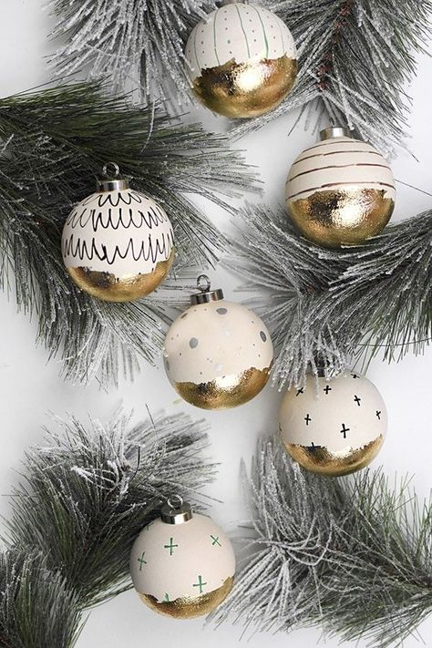 Wax Christmas Ornaments, Homemade Christmas Balls, Xmas Balls Diy, Christmas Tree Balls Diy, Christmas Balls Diy, Diy Tree Ornaments, Simple Ornaments, Xmas Balls, Christmas Tree Balls