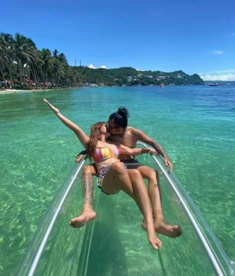 Couple Kayaking Pictures, Crystal Kayak Pose Ideas, Crystal Kayak Pose Boracay, Crystal Kayak Pose, Kayak Pose, Crystal Kayak, Beach Boracay, Clear Kayak, Couple Friends