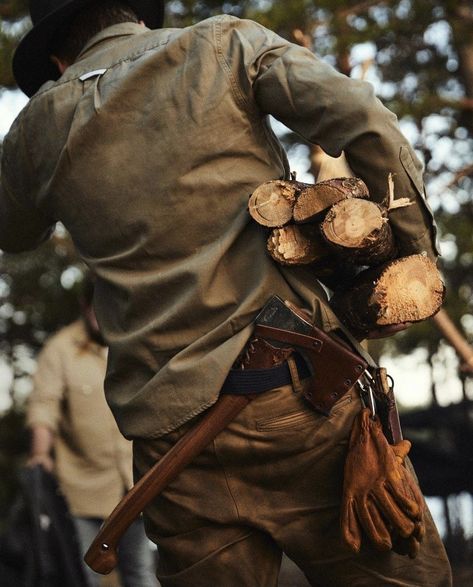 Lumberjack Aesthetic, Mens Outdoor Style, Outdoorsmen Style, Lumberjack Style, Cowboy Aesthetic, Forest Cabin, Dream Lover, Rugged Men, Mountain Man