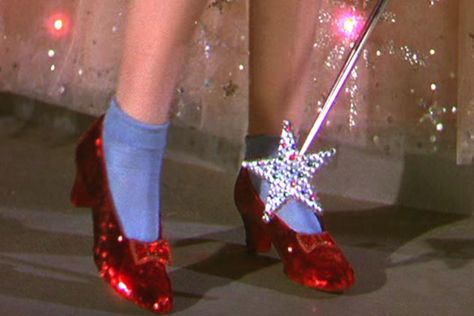 The dark and secret history of making The Wizard of Oz: The history of making The Wizard of Oz Wizard Of Oz Shoes, Wizard Of Oz Movie, Dorothy Wizard Of Oz, Oz Movie, Wizard Of Oz 1939, Ruby Red Slippers, Dorothy Gale, Hollywood Costume, Red Slippers