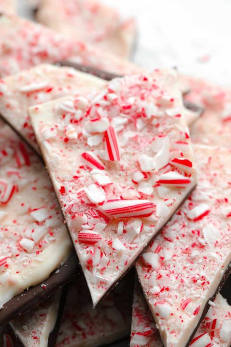 Need an easy, no-bake treat for the holidays? Look no further than this 5-ingredient Vegan Peppermint Bark recipe! All you need to do is melt and layer chocolate, vegan white chocolate, and candy canes on top of each other, then wait for it to harden. Break into pieces and enjoy! Vegan Peppermint Bark, Peppermint Bark Recipe, Classic Christmas Treats, Homemade Peppermint Bark, Nora Cooks, Peppermint Bark Recipes, Vegan Chocolate Recipes, Chocolate Peppermint Bark, Vegan White Chocolate