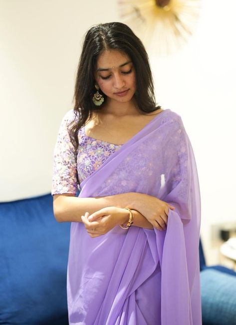 Lilac Saree, Friend Captions, Aesthetics Drawing, Best Friend Captions, Saree Pose, Farewell Sarees, Arches Wedding, Farewell Quotes, Bhavana Actress