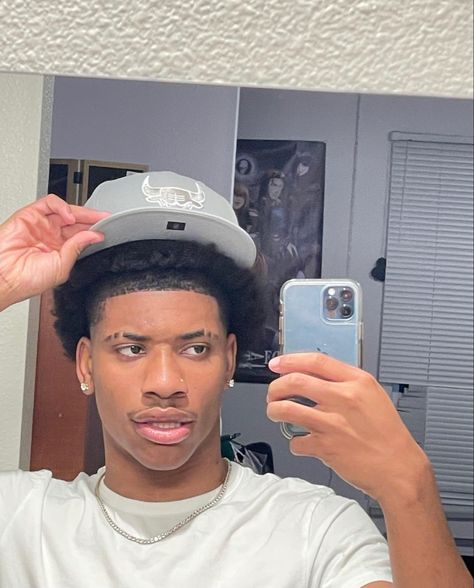 Pick In Afro, Tapered Hairline Black Men, Haircuts For Guys With Curly Hair, Taper Hairline, Tapered Hairline, Black Fade Haircut, Taper Fade Afro, Afro Hair Fade, Temp Fade Haircut