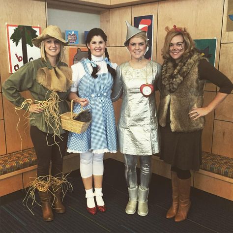 Wizard of Oz Costume, Dorothy, Tin Man, Scarecrow, Lion #groupcostume #DIYcostume #easycostume #wizardofoz #wizardofozcosutme #dorothycostume #scarecrowcostume #tinmancostume #lioncostume #halloween #costumeDIY #DIY #fourpersoncostume Lion Costume Women, Wizard Of Oz Costumes Diy, Scarecrow Wizard Of Oz, Tin Man Costumes, Oz Costume, Outfit For Petite Women, Petite Style Outfits, Diy Scarecrow, Outfits For Petite