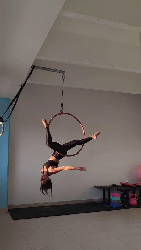 @rossella.s05 with a captivating aerial lyra routine on her single tap hoop! 🖤💙 Lyra Beginner Moves, Aerial Hoop Beginner Combo, Aerial Hoop Routine, Aerial Hoop Beginner, Lyra Moves, Ariel Hoop, Aerial Hoop Moves, Lyra Hoop, Aerial Lyra