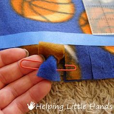 Double Layered No-Sew "Braided" Fleece Blanket Braided Fleece Blanket, Braided Fleece Blanket Tutorial, Fleece Blanket Tutorial, Fleece Blanket Edging, Braided Fleece, Fleece Blanket Diy, Blanket Edging, Sew Blanket, Fleece Crafts