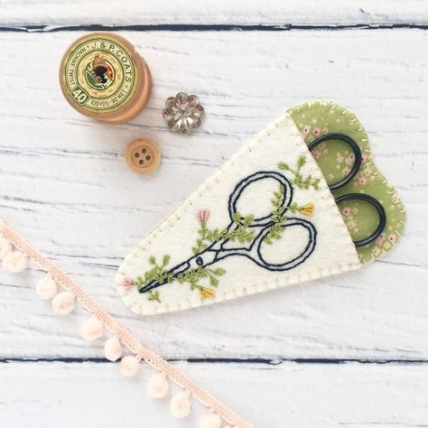 Embroidery Scissors Case, Sewing Scissors Case, Diy Embroidery Letters, Scissor Case Pattern, Scissors Case, Scissors Design, Needle Books, Scissor Case, Sewing Kits