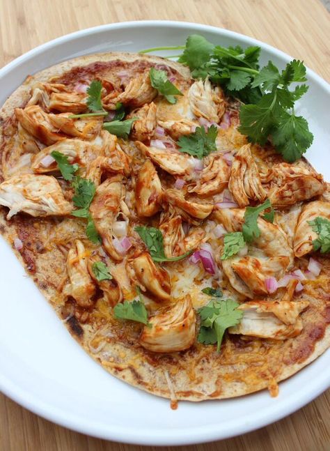 Flatout Pizza Recipes, Bbq Chicken Flatbread Pizza, Meaty Pizza, Flatout Pizza, Flatout Recipes, Bbq Chicken Flatbread, Chicken Flatbread Pizza, Chicken Flatbread, Bbq Chicken Pizza