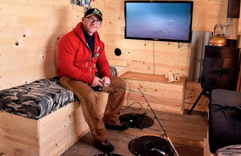 Ice Fishing Rod Holders, Ice Fishing Shack Plans, Ice Fishing Walleye, Ice Fishing Gifts, Ice Fishing Diy, Ice Fishing Tip Ups, Ice Fishing Equipment, Ice Fishing Huts, Diy Fishing Rod Holder