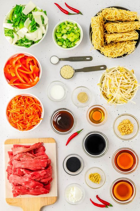 Beef Chow Mein - 🥢🥩🍜 Learn how to recreate beef chow mein at home in 30 minutes that rivals your favorite Chinese restaurant! Full of juicy steak, tender noodles, crisp-tender veggies, and a savory sauce made with soy, garlic, ginger, and more, this is such a FLAVORFUL better-than-takeout recipe that will impress your family every time! Perfect for busy weeknights when you need to get dinner on the table in a hurry! Easy Asian Noodle Recipes, Easy Asian Noodles, Beef Chow Mein, Fish Pasta, Chow Mein Recipe, Asian Noodle Recipes, Asian Beef, Chicken Chow Mein, Takeout Food