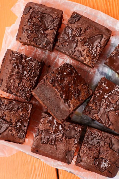 Fudgy 100 Hour Brownies Recipe - Gemma’s Bigger Bolder Baking 100 Hour Brownies Recipe, Homade Brownies, 100 Hour Brownies, Microwave Brownie, Egg Substitute In Baking, Almond Flour Brownies, Jelly Cookies, Bigger Bolder Baking, Square Recipes