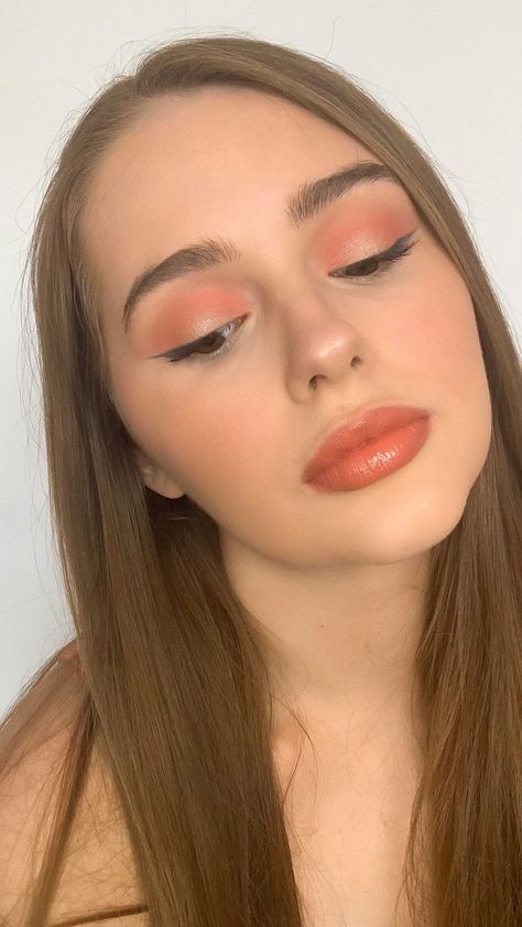 Peachy Brown Makeup, Peach Makeup Look Indian, Peach Saree Makeup Look, Peach Tone Makeup, Peachy Korean Makeup, Brown Makeup Looks, Matte Primer, Daniel Caesar, Brown Makeup