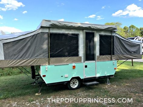 New canvas, a roof rebuild, and a new paint job.  It's like a brand new camper.  And that paint color is gorgeous!  #popupcamper #camperremodel #popup #rvlife #tinyhome #glamper Campervan Makeover, New Pop Up Campers, Jayco Pop Up Campers, Small Pop Up Campers, Tent Trailer Remodel, Pop Up Campers, Pop Up Princess, Popup Camper Remodel, Camper Repair