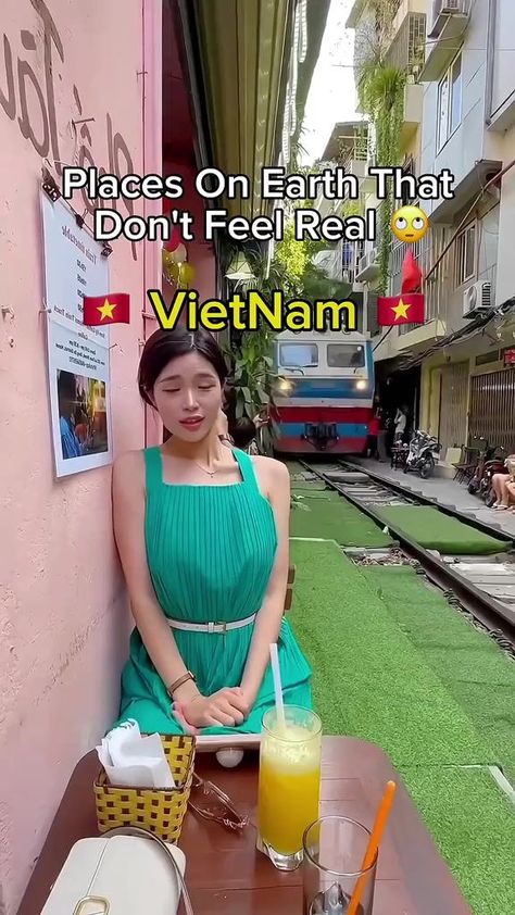 Vietnam Travel Guide, Travel Infographic, Top Places To Travel, Travel Content, Amazing Places On Earth, Places On Earth, Tourist Places, Travel Wardrobe, City Trip