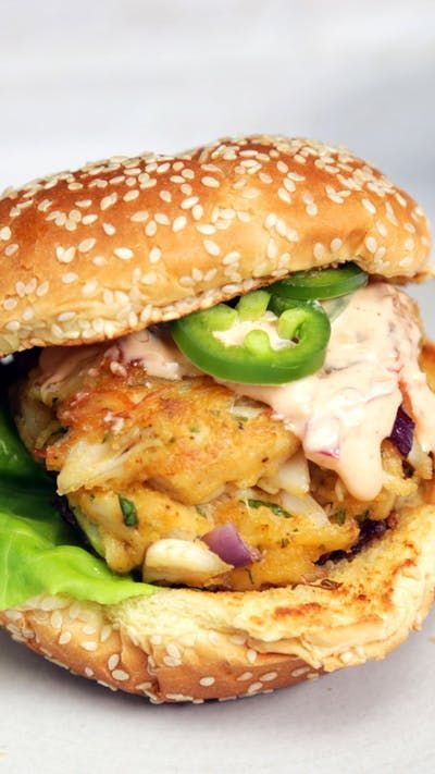 Seafood Burger, Crab Cake Burgers, Cake Burger, Crab Cake Recipes, Two Buns, Remoulade Sauce, Crab Cake, Crab Recipes, Pescatarian Recipes