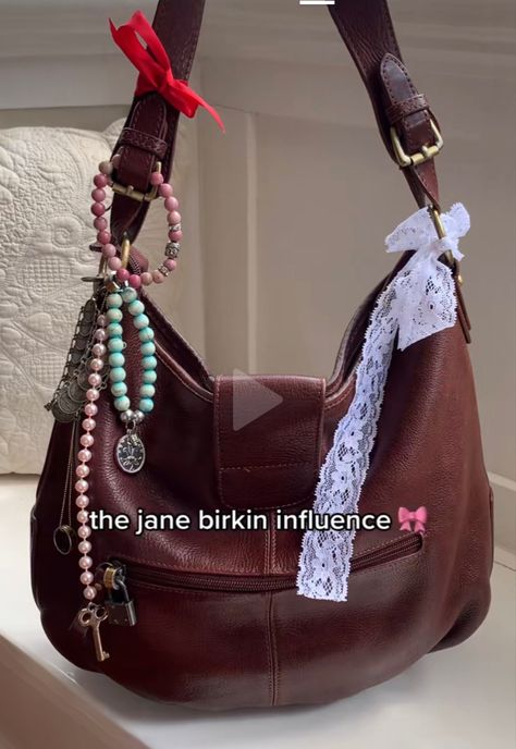 Jane Birken, Birken Bag, Jane Birkin Style, Purse Decorations, Inside My Bag, Summer Tote, What In My Bag, Jane Birkin, Bags Aesthetic