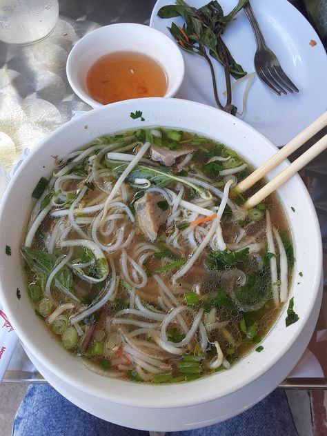 Vietnamese Food, Yummy Comfort Food, Food Is Fuel, Vietnamese Recipes, Food Obsession, Cafe Food, Beautiful Food, Asian Food, Pretty Food