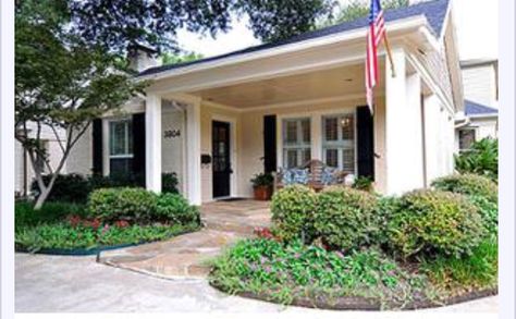 Side facing front door like ours Front Door Facing Sideways, No Front Door On House, Side Entry Front Door, Front Door Not Facing Street, Side Facing Front Door Entrance, Gable Porch, Cottage Architecture, Modern Exteriors, Small Patios