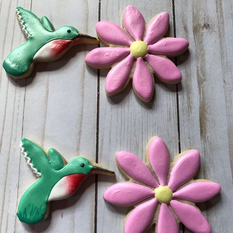 Hummingbird Cookies Decorated, Hummingbird Cookies, Hummingbird Cakes, Diy Polymer Clay Crafts, Flood Cookies, Royal Icing Decorated Cookies, Flooding Cookies, Bird Cookies, Cookie Decorations