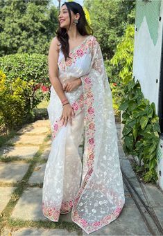 White Saree For Farewell, White Saree With Floral Embroidery, Off White Saree Look, White Embroidery Saree, White Saree Aesthetic, White Saree Look, White Floral Saree, White Organza Saree, Informal Clothes