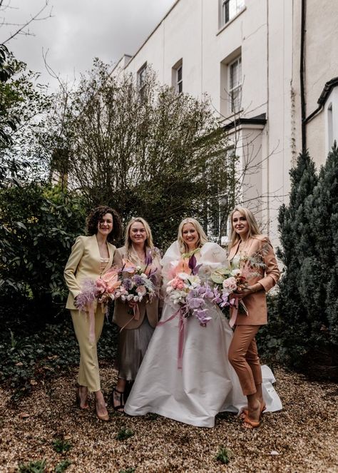 The bride poses with her bridesmaids in pastel-colored pantsuits | Image by Epic Love Story Astilbe Wedding, Bridesmaid Suits, Blue Bridesmaid Dresses Short, Indian Bridesmaid Dresses, Exotic Wedding, Epic Love, Jesus Peiro, Bridesmaids Dress Inspiration, Wedding Party Outfits