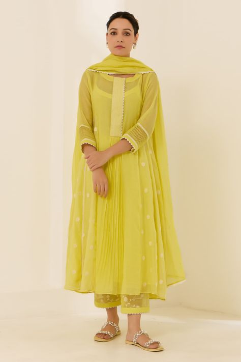 Shop for these amazing collections of Yellow Malai Chanderi Embroidered Floral Kurta And Inner Round Rosemary Set For Women by Label Mansi Nagdev online at Aza Fashions. Ivory Anarkali, Fashion Course, Anarkali Patterns, Chanderi Anarkali, Traditional Suit, Traditional Attires, Satin Fashion, Simple Kurta Designs, Fashion Courses