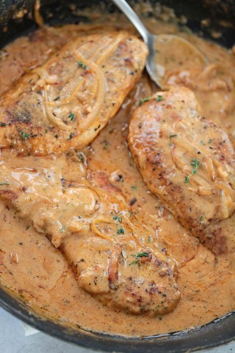 Healthy Smothered Chicken, Smothered Chicken Breast, Southern Dinners, Smothered Chicken Recipes, Dinner Meat, Food Dinners, Southern Dinner, Crockpot Chicken Breast, Foods Ideas