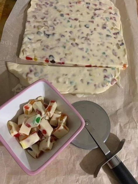 Weight Watcher for beginners | Nougat.... just 3 ingredients | Facebook Gumdrop Nougat, Nougat Bars, Nougat Candy, Nougat Recipe, Cake Aux Olives, Mama Cooking, Fall Deserts, 2023 Food, Grandma Cooking