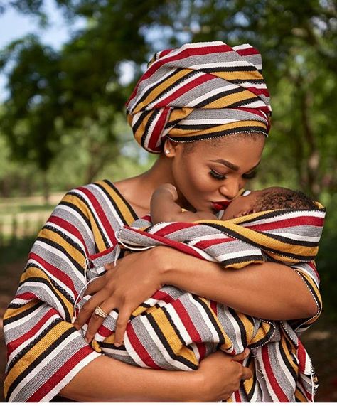 Woman Screaming, Nigerian Culture, Black Motherhood, Spina Bifida, Black Couple Art, African Royalty, Motherhood Photography, Image Swag, African Fashion Traditional