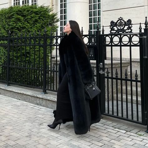 Women Black Whole Skin Real Fox Fur Coat Natural Vulpe Fur Shawl Collar Overcoat | eBay Large Fur Coat Outfit, Long Black Faux Fur Coat Outfit, Winter Fur Coat Outfit, Black Fur Coat Aesthetic, Baddie Coats, Russian Womens Fashion, Black Faux Fur Coat Outfits, Fur Coat And Dress, Fake Fur Coat Outfit