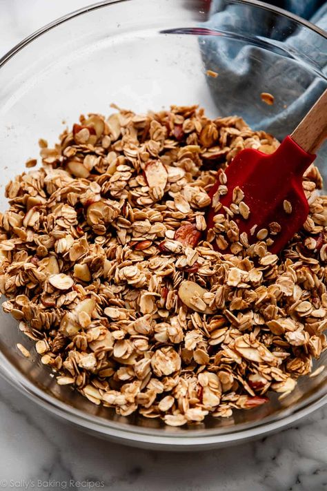 How to make homemade vanilla almond granola on sallysbakingaddiction.com Vanilla Almond Granola Recipe, Vanilla Granola Recipe, Almond Granola Recipe, Healthy Homemade Granola Recipe, Acai Recipes, Vanilla Almond Granola, Healthy Homemade Granola, Vanilla Granola, Homemade Granola Healthy