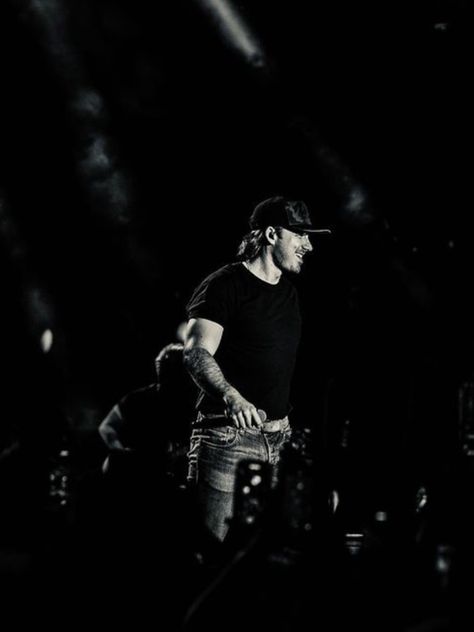 Black And White Morgan Wallen, Morgan Wallen Black And White, Aesthetic Morgan Wallen Wallpaper, Morgan Wallen Without Mullet, Morgan Wallen Performing, Morgan Wallen Dangerous, Song Tattoos, Country Backgrounds, Best Country Singers