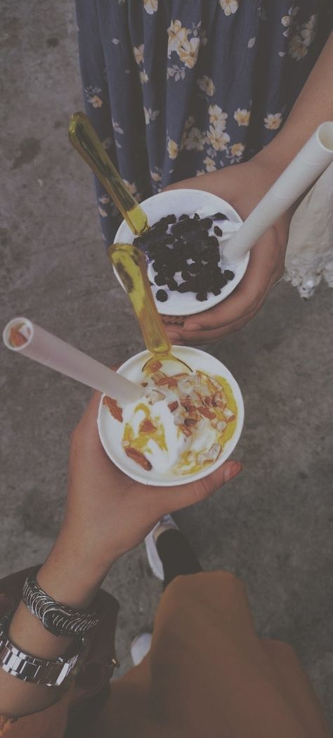 Snapchat, aesthetic, filter, Vsco, shake, BFF, friendship, ice-cream. Aesthetic Filter Vsco, Snapchat Aesthetic, Marvel Oc, With Best Friend, Snap Friends, Album Art Design, Aesthetic Filter, Snapchat Stories, Album Art