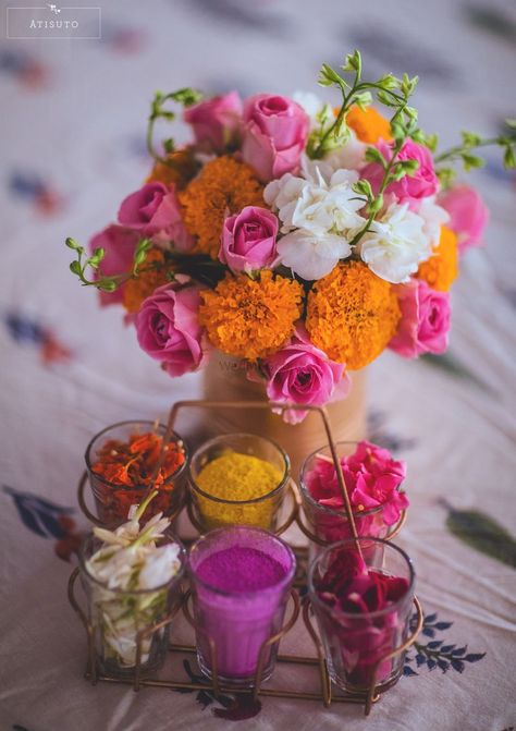 Marigold Arrangements, Indian Floral Decor, Bridal Room Decor, Thali Decoration Ideas, Diwali Decorations At Home, Diy Diwali Decorations, Desi Wedding Decor, Wedding Backdrop Design, Beautiful Wedding Decorations