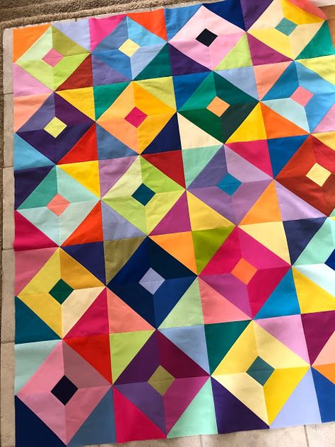 Quilting By Hand, Solid Fabric Quilts, Modern Quilt Blocks, Patchwork Fashion, Solid Quilt, Half Square Triangle Quilts, Patchwork Quilt Patterns, Triangle Quilt, Colorful Quilts