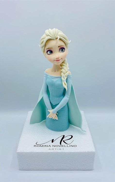 Elsa Fondant, Frozen Fondant Cake, Frozen Fondant, Frozen Cake Topper, Elsa Cakes, Fondant Figures Tutorial, Cookie Cake Birthday, Fondant Cake Topper, Sculpted Cakes