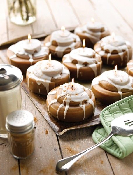 Cinnamon roll pecan pie