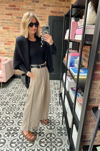 Sand Trousers Outfit, Tan Linen Trousers Outfit, Sand Linen Pants Outfit, Styling Linen Trousers, Linen Trousers Work Outfit, Linen Trousers Street Style, Linen Trousers Outfit Winter, Tan Trouser Outfit, Tan Trousers Outfit Women