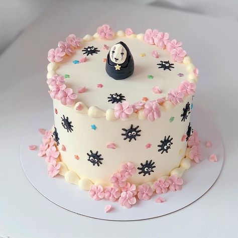 Li’l No Face with his soot sprite friends🖤🌸 | Instagram Sprite Cake, Soot Sprite, Anime Cake, Fondant Cake Designs, Friends Cake, Funny Birthday Cakes, Cute Baking, Pretty Dessert, Creative Birthday Cakes