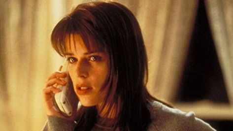 Sidney Prescott Haircut, Sidney Prescott 1996, Sidney Prescott Hair, Sidney Prescott Pfp, Sidney Prescott Scream 1996, Sidney Prescott Aesthetic, Scream Sidney Prescott, Sidney Prescott Icon, Scream Sidney