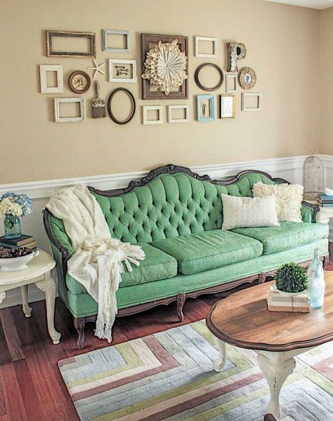 Sofa Painting, Antique Decorating, Homey Touches, Furniture Recycling, Basement Colors, Green Painted Furniture, Painted Sofa, Sofa Makeover, Blue Interiors