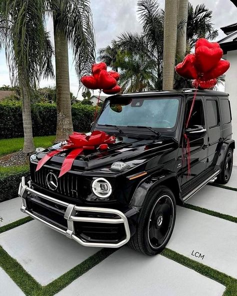 Old Wealth Aesthetic, Rich Wife Aesthetic, Successful Mindset, Tas Lv, Dark Luxury, Mercedes G63, Dream Cars Mercedes, Inspirational Life Photos, Build A Business