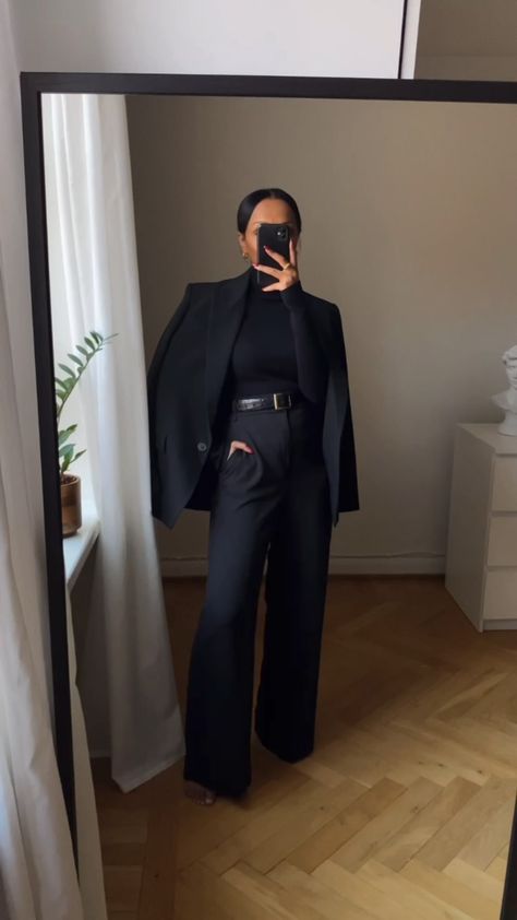 Corporate Goth Outfits Aesthetic, Black Blazer Office Outfit, Femmeblk Outfits, Business Casual Outfits For Women Black, Professional Black Outfits, Black Corporate Outfit, Black Blazer Outfits For Women Work, Outfit With Black Blazer, Femmeblk Instagram