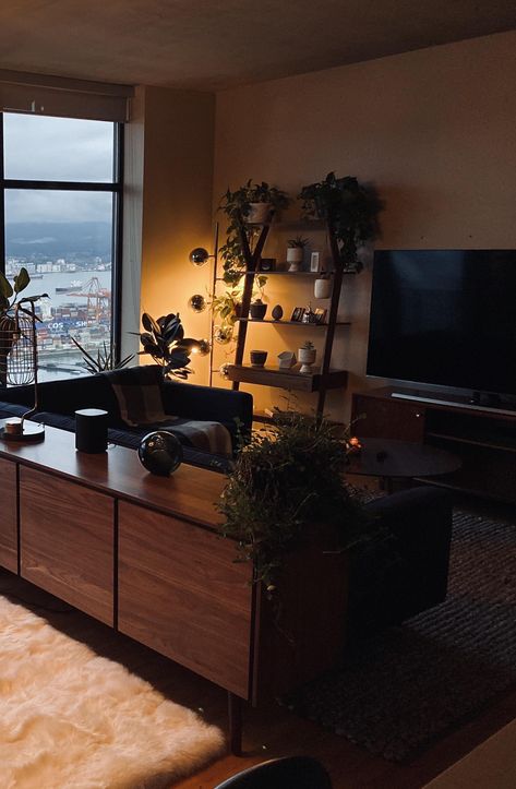 Alisha Core, Small City Apartment, Dark Home Aesthetic, Summer Apartment, Living Room Decor Aesthetic, Dark Plants, Jdm Racing, Corporate Interior Design, Nostalgia Aesthetic