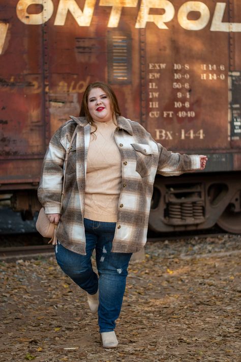 Plus Size Shacket, Shacket Outfit Women, Plus Size Outfits Casual, Shacket Outfit, Women's Plus Size Jeans, Female Character Inspiration, Plus Size Beauty, Plus Size Jeans, A Plus