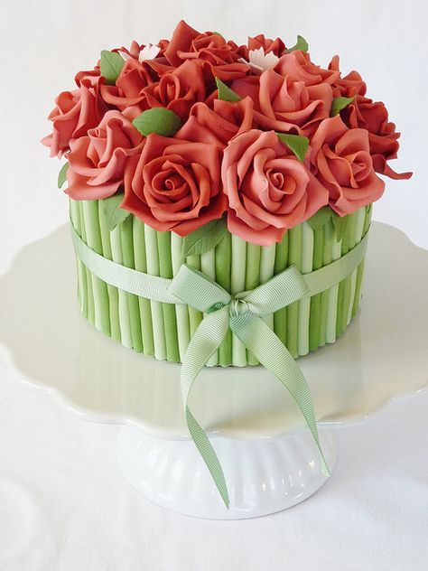 Bouquet rose cake by Swedish Cakes (Linda), via Flickr Suster Verjaarsdag, Verjaarsdag Afrikaans, Verjaardag Wense, Verjaarsdag Wense, Baie Dankie, Flori Fondant, Rodjendanske Torte, Bouquet Cake, Bouquet Rose