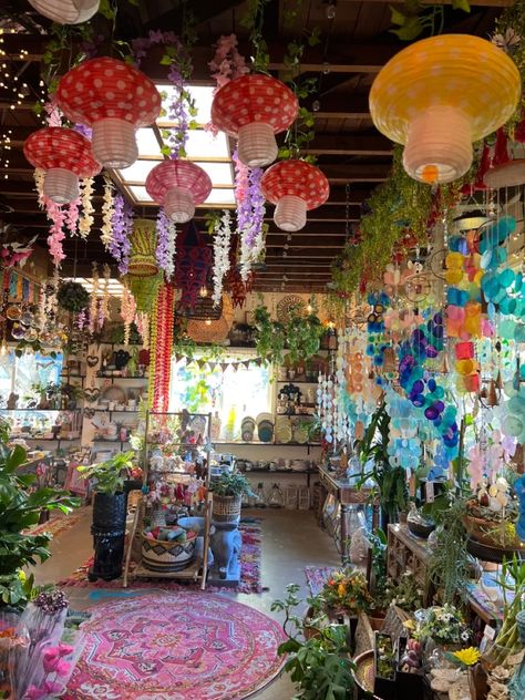 Hippy Room Diy, Hippy Aesthetic Room, Cluttercore House, Colorful Cluttercore, Hippy Room Aesthetic, Hippie House Aesthetic, Hippie Aesthetic Bedroom, Hippie Apartment Decor, Diy Indie Room Decor