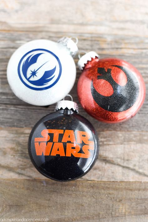 Christmas Ornaments Homemade Rustic, Star Wars Ornaments, Christmas Ornaments Homemade Kids, Star Wars Christmas Ornaments, Decoracion Star Wars, Star Wars Christmas Tree, Harry Potter Christmas Decorations, Geek Christmas, Disney Christmas Decorations